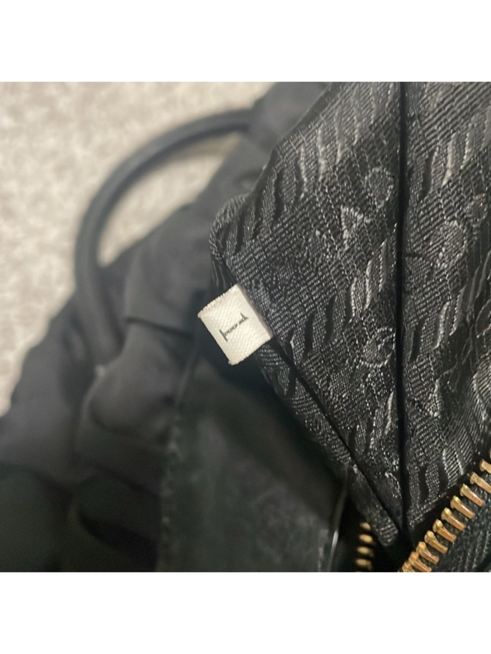 🔥 Price lowered Prada Tessuto Gaufre  Ruched Nylon and leather bag. Authentic - Picture 4 of 17